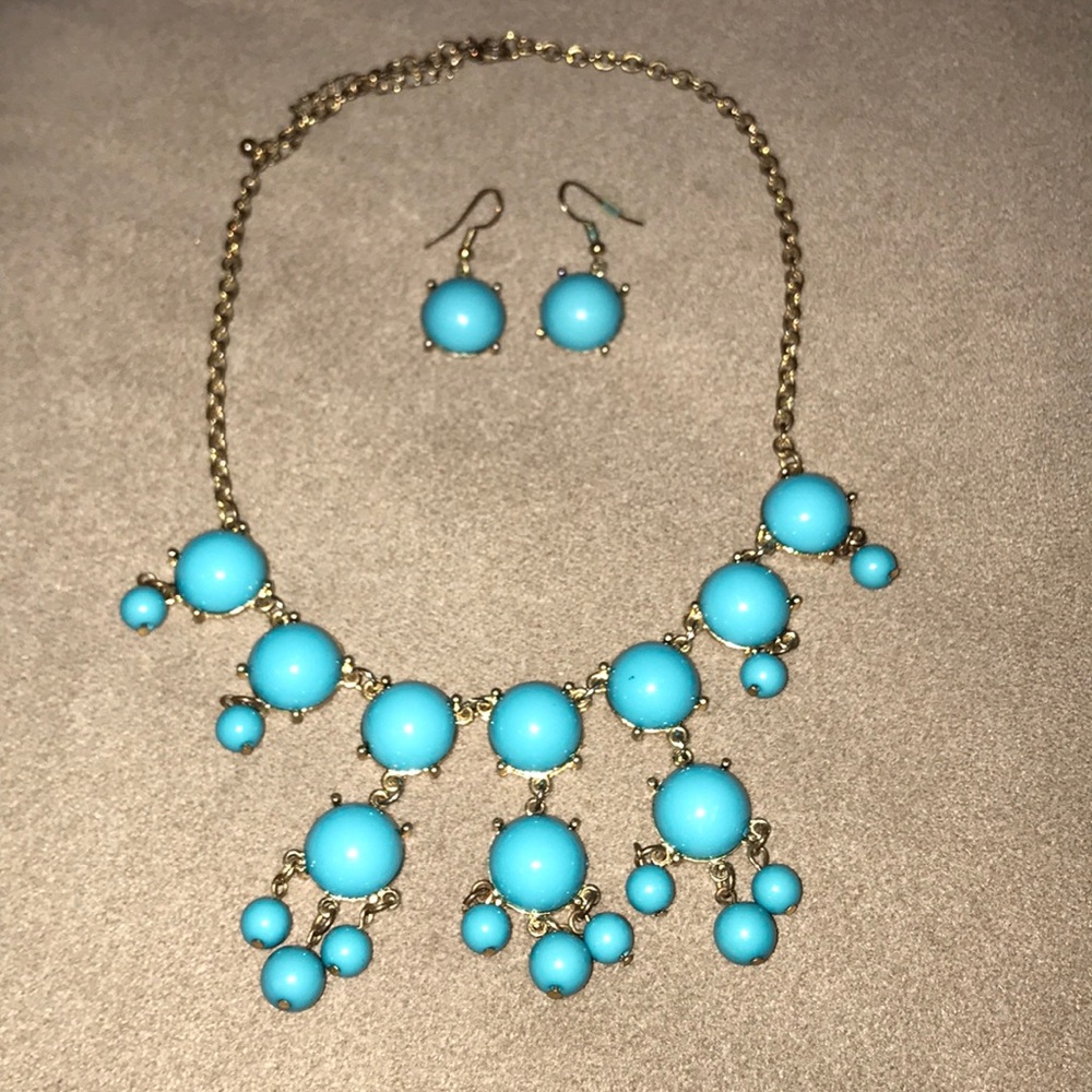 Necklace and earring set